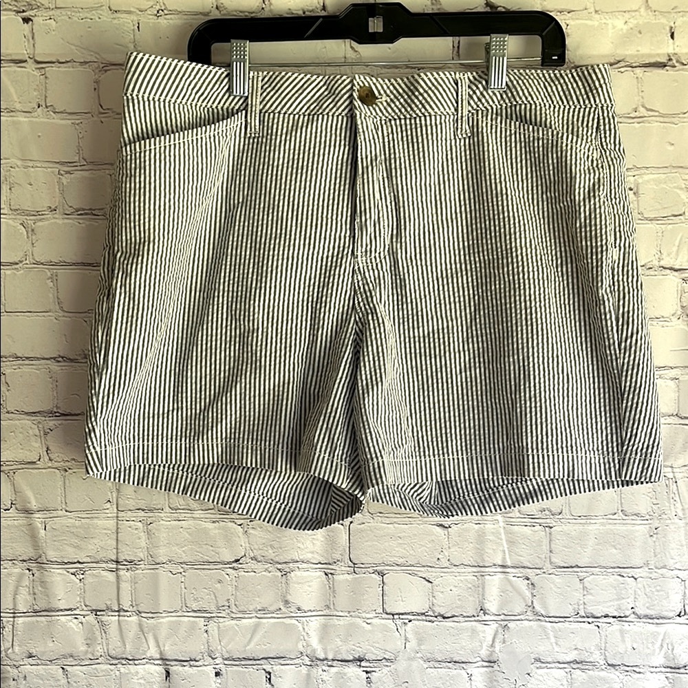 St. John's Bay Blue and White Flat Front Shorts Womans Size 14‎